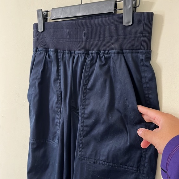 Lou & Grey Navy Jogger Pants Size XS - Picture 4 of 9